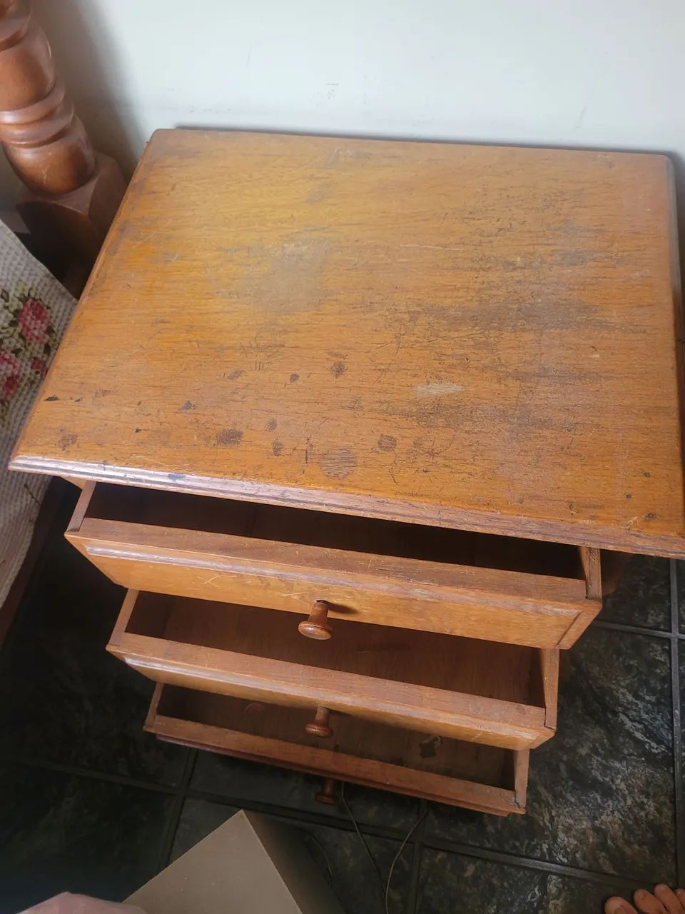 Criado Mudo Década de 80 super conservado madeira bruta - Foto 3