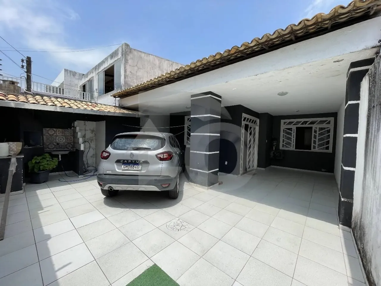 Casa no Bairro Jabotiana com 3 Vagas, Área Gourmet e Venda à Vista