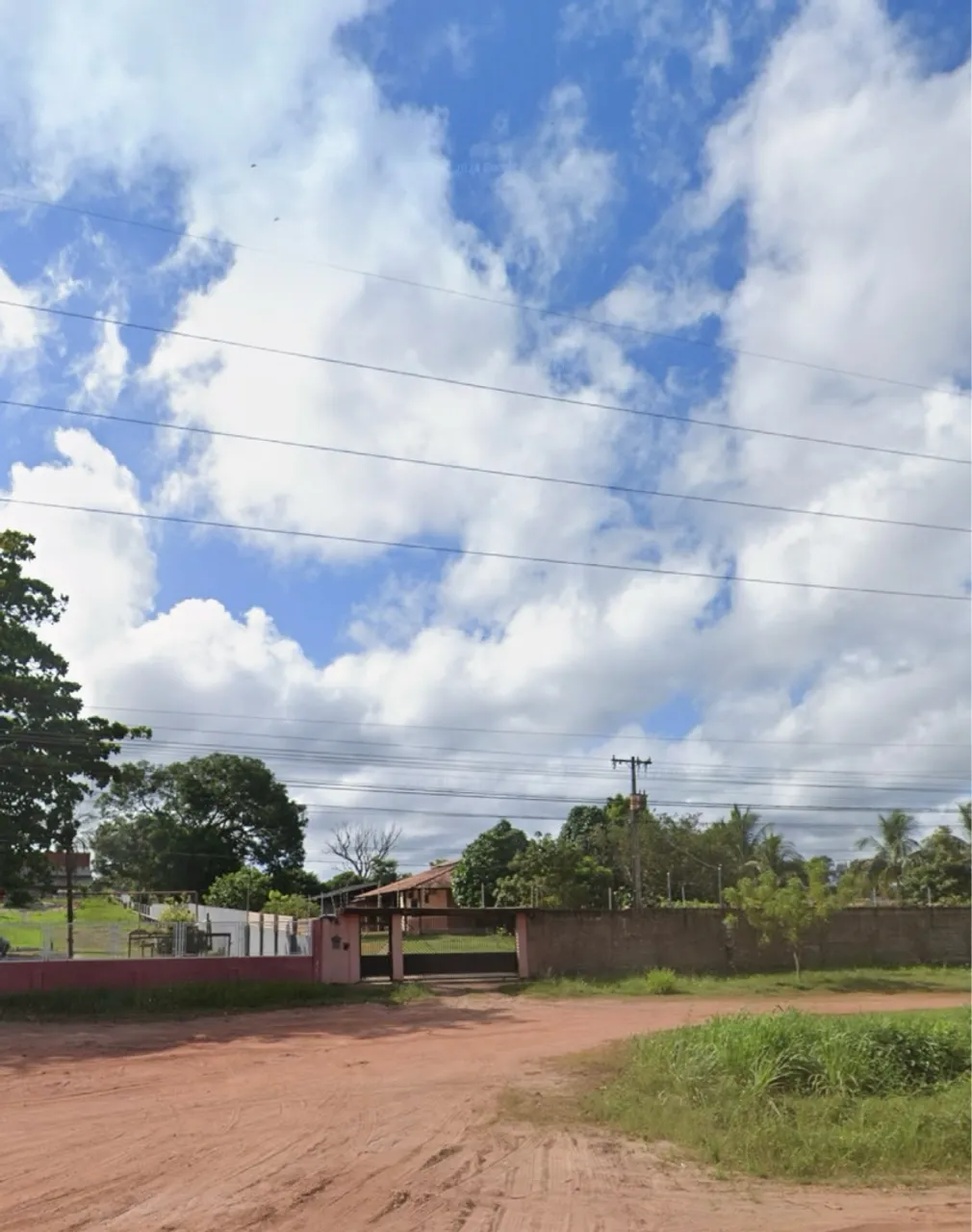 Casa e terreno às margens da BR - 163