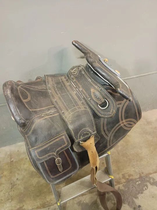 Sela de montaria em couro - Foto 2