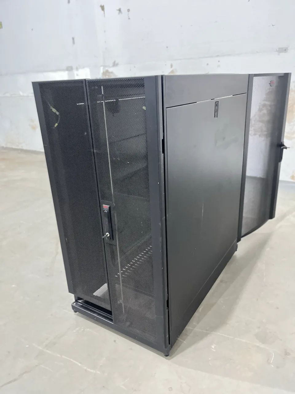 Rack para Servidor 24U APC  - Foto 4