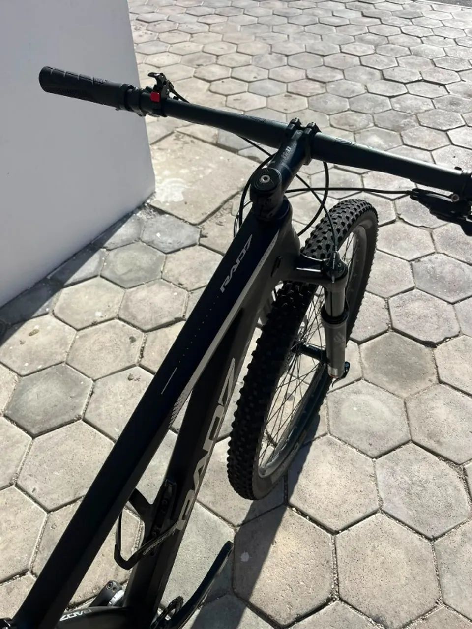 BICICLETA RAD7 CARBONO TAM 17 ARO 29  - Foto 4