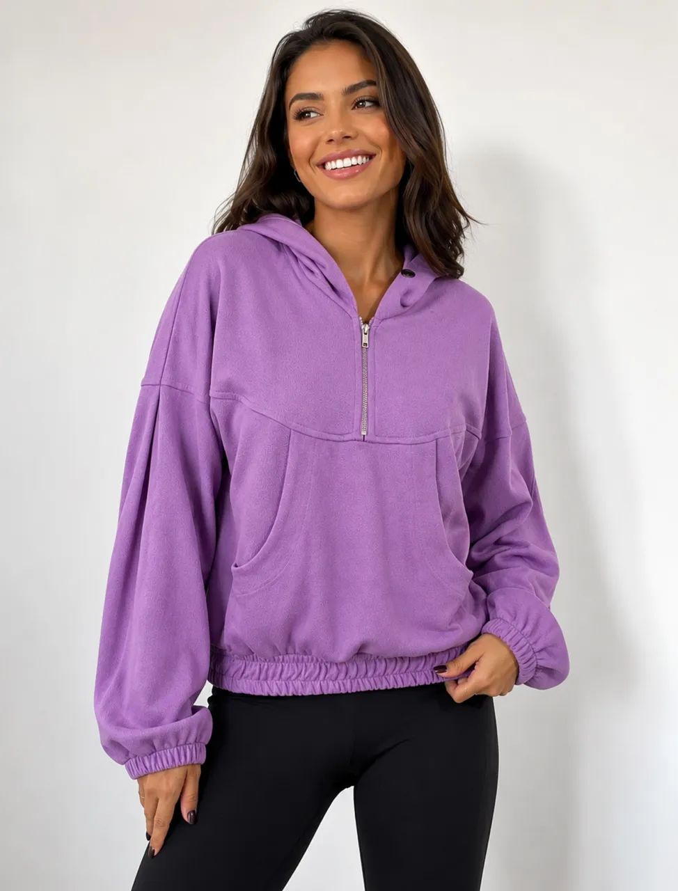 Blusa tam G lilás com capuz e bolsos frontais