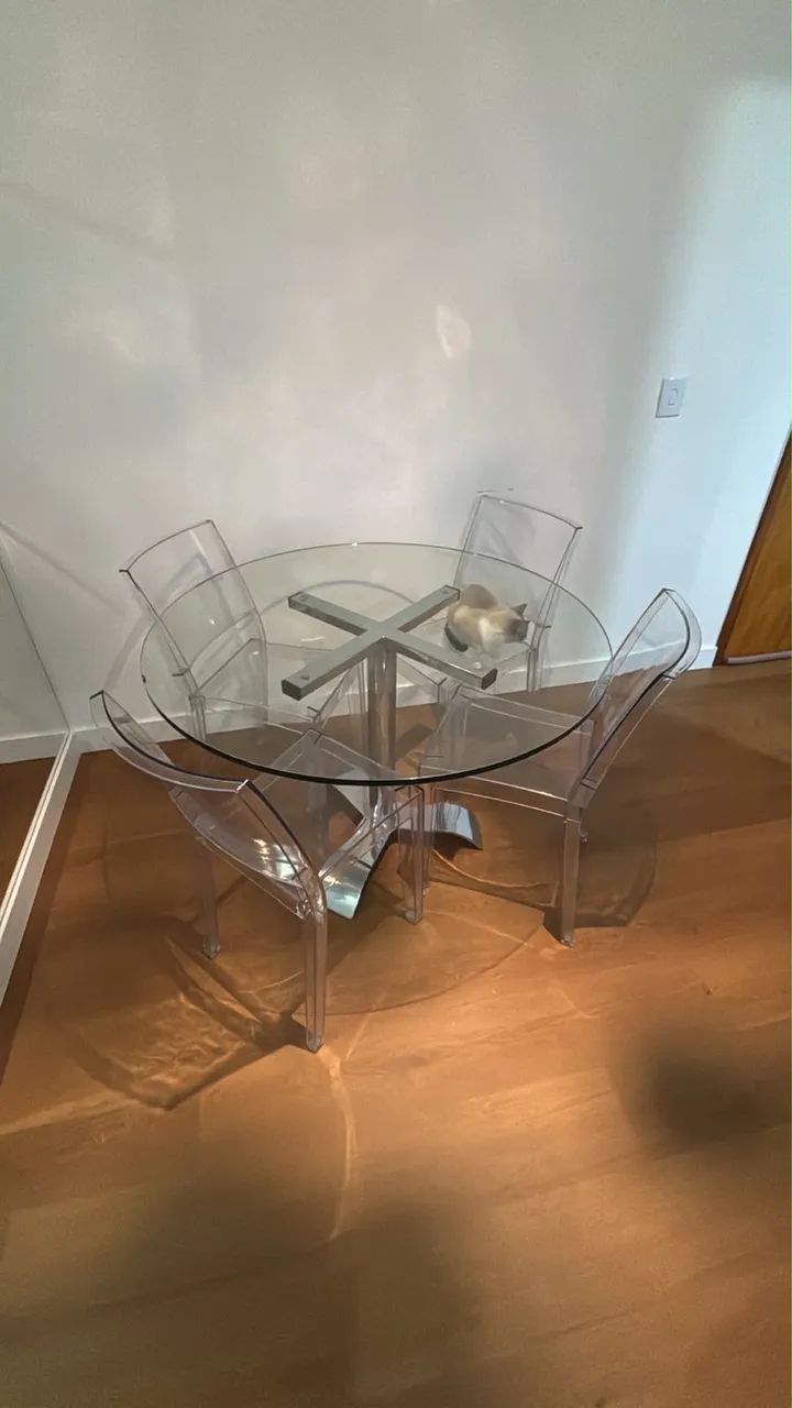 Mesa de vidro, base Inox e 4 cadeiras Acrílico  - Foto 3