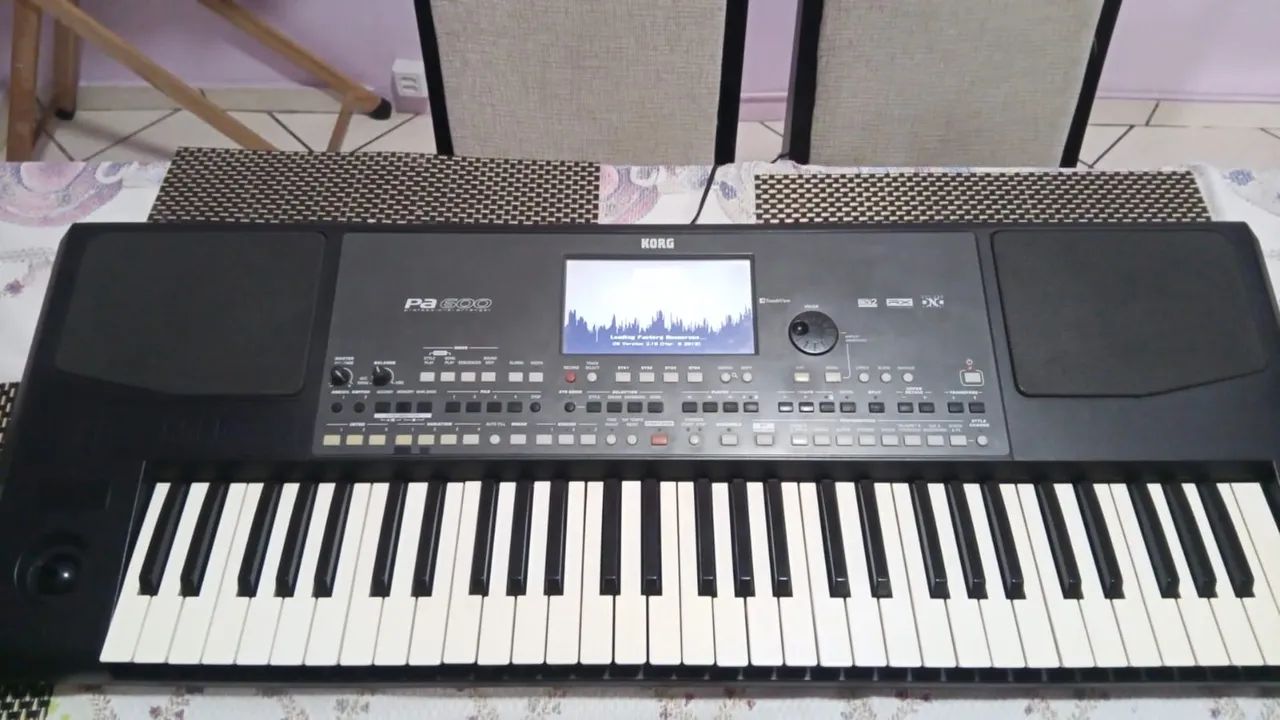 Korg PA 600 - Foto 2