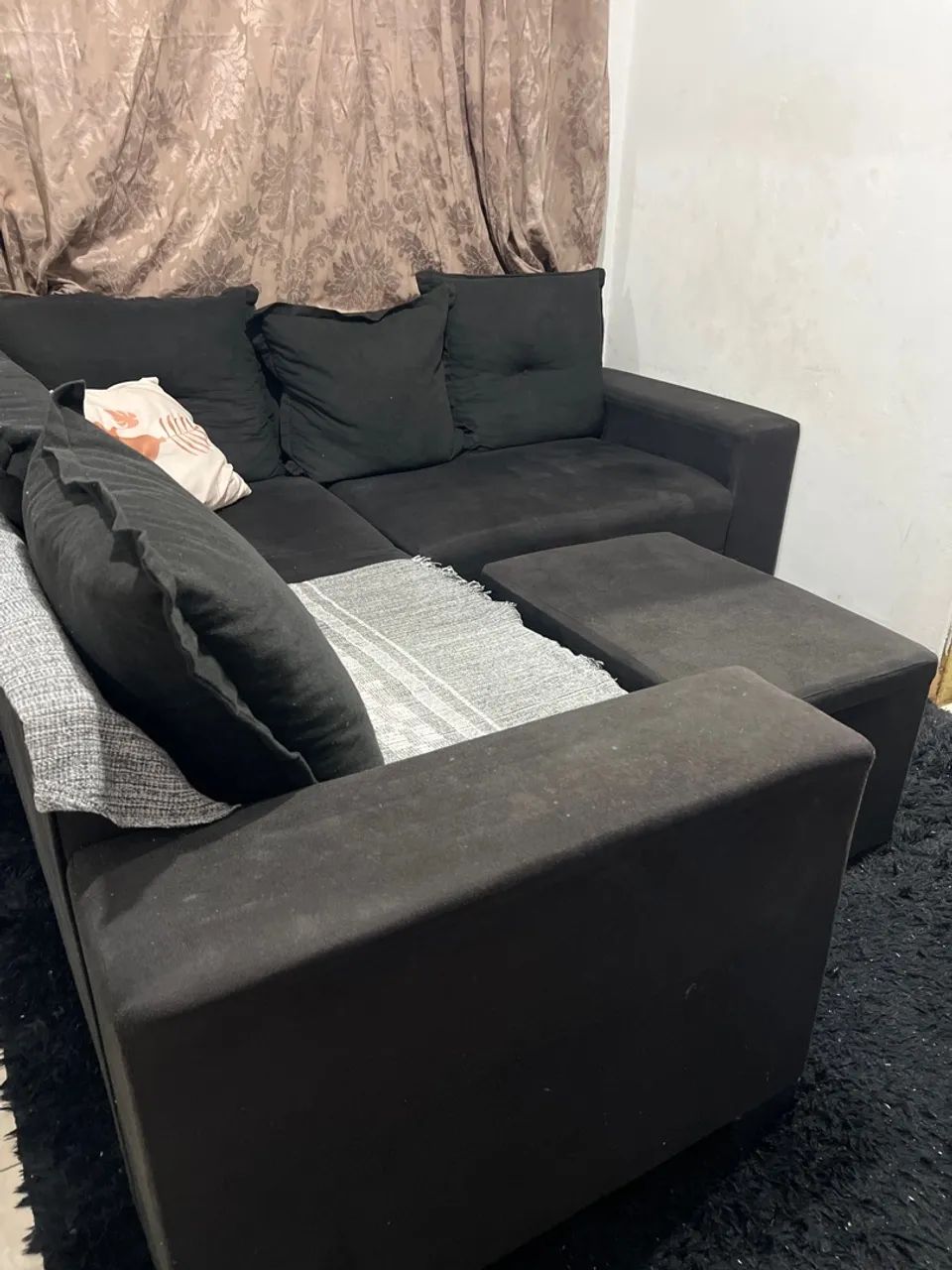 Sofá 5 lugares com puff