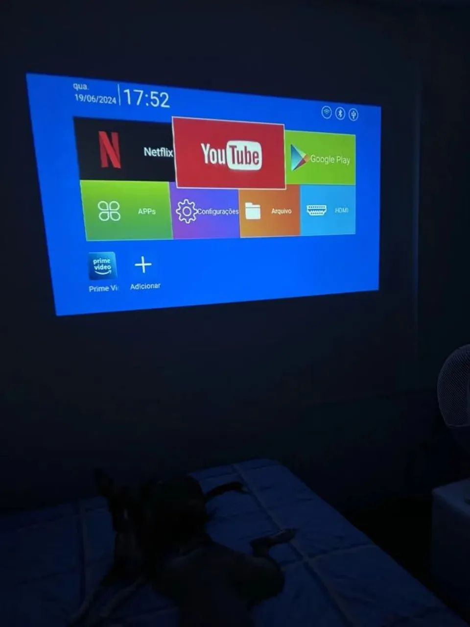 Projetor smart Android projeta até 100 polegadas  - Foto 5