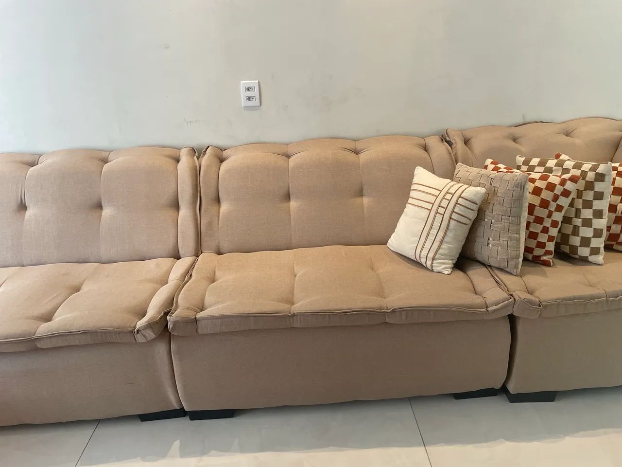Conjunto sofá em linho sofisticado 3,42m excelente estado - Foto 3