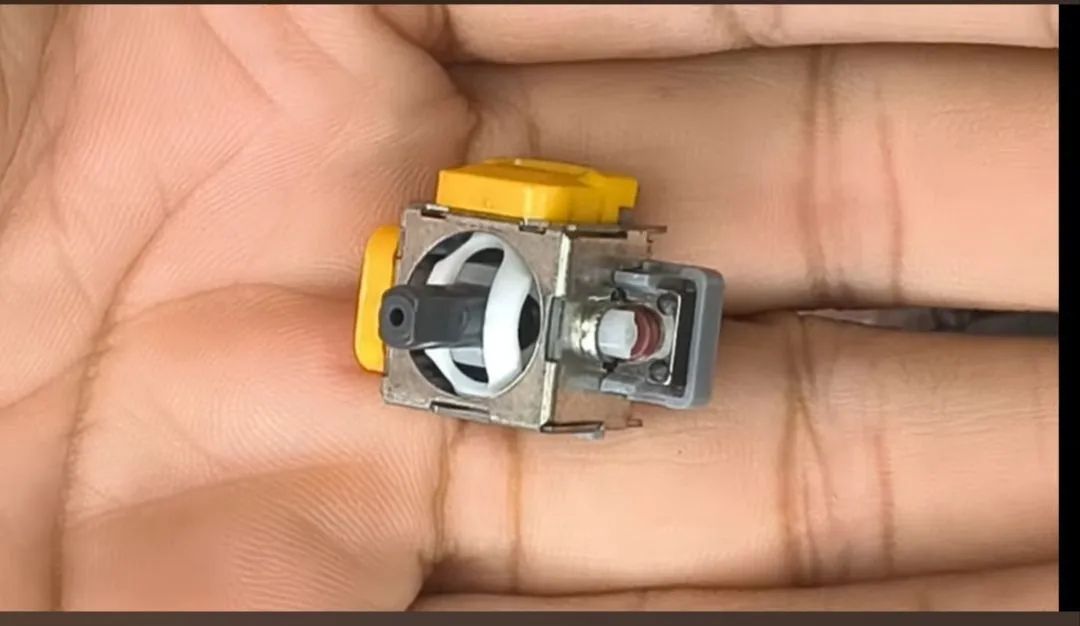 Manutenção de celular e controle de videogame  - Foto 2