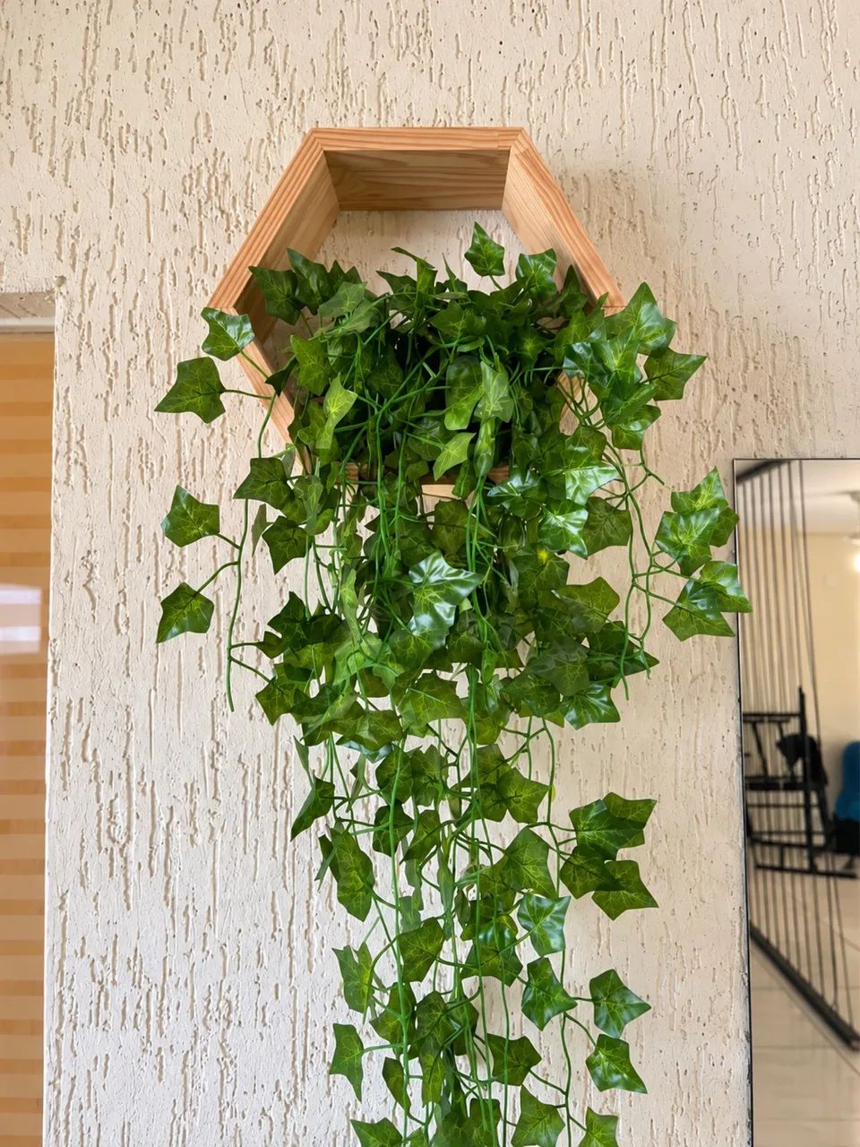 NICHO HEXAGONAL + PLANTA ARTIFICIAL