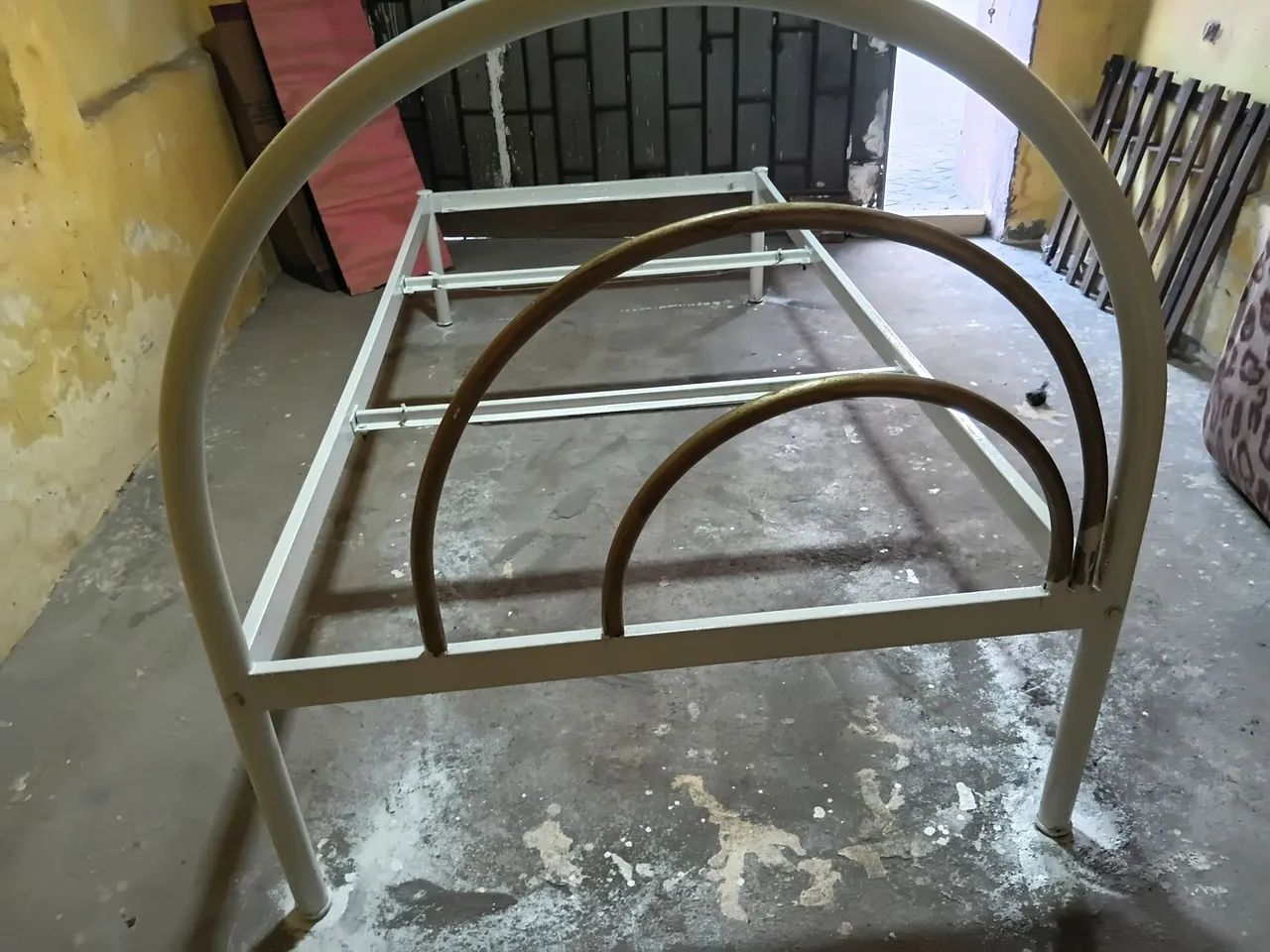 Cama de ferro de solteiro com colchão - Foto 2