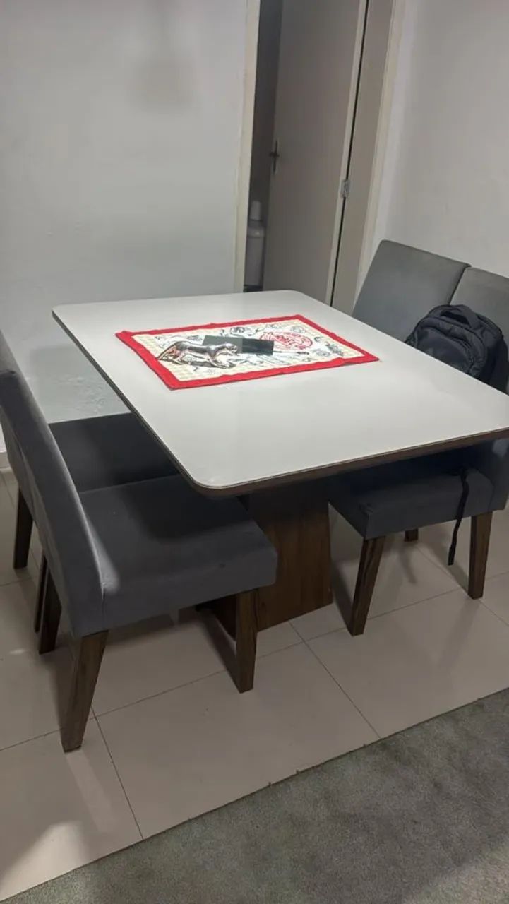 Mesa 4 cadeiras