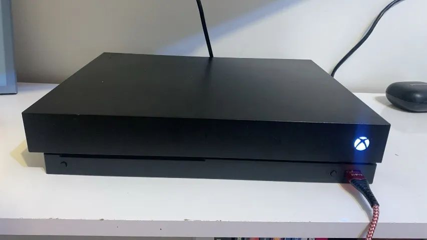 Console Xbox One S + 10 jogos 