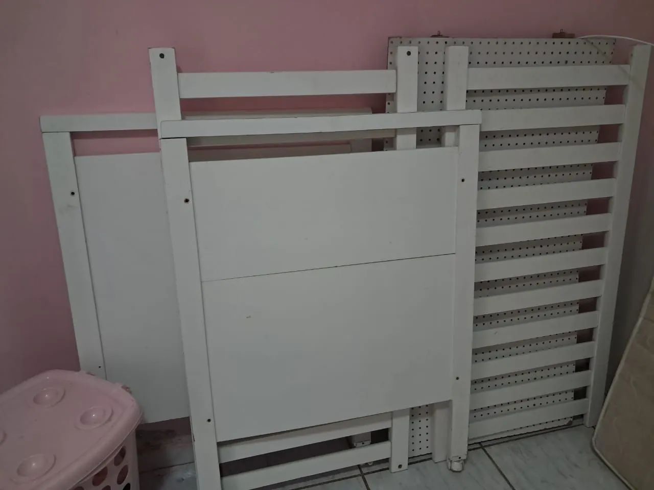 Berço Branco com colchão! Bom estado - Foto 2