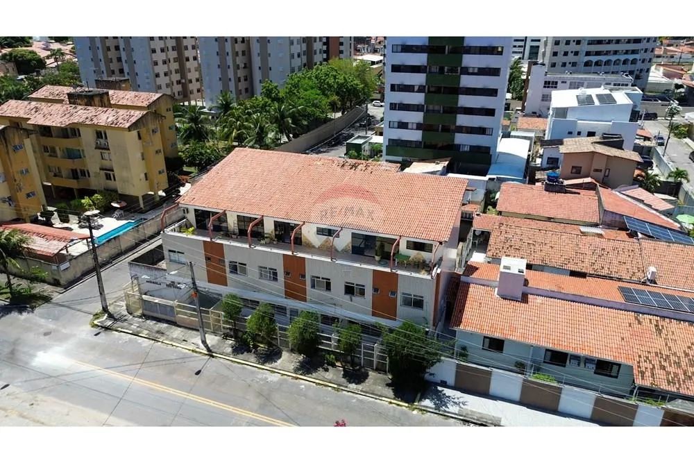 Prédio comercial de esquina com 6 lojas e unidades residenciais  Capim Macio