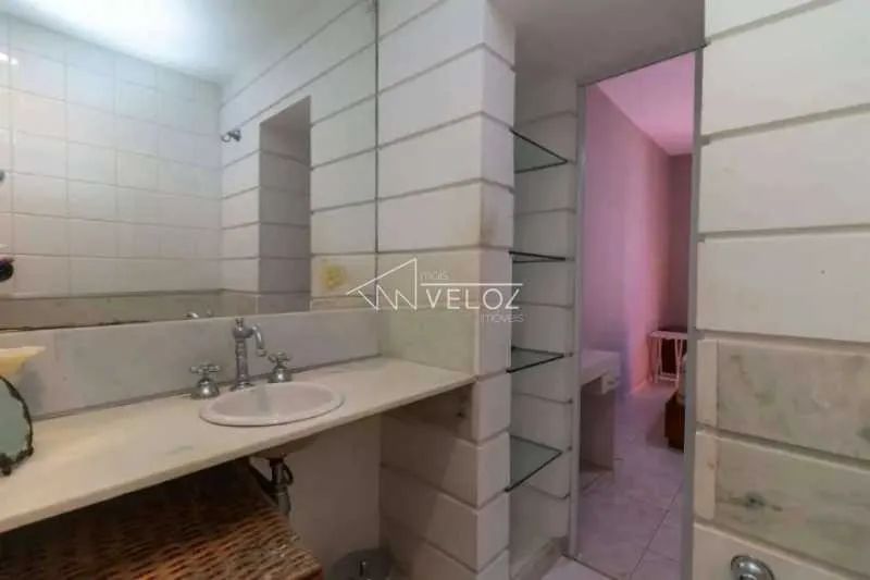 Apartamento : / Residencial / Humaitá