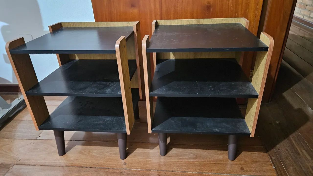 Mesa de cabeceira preta