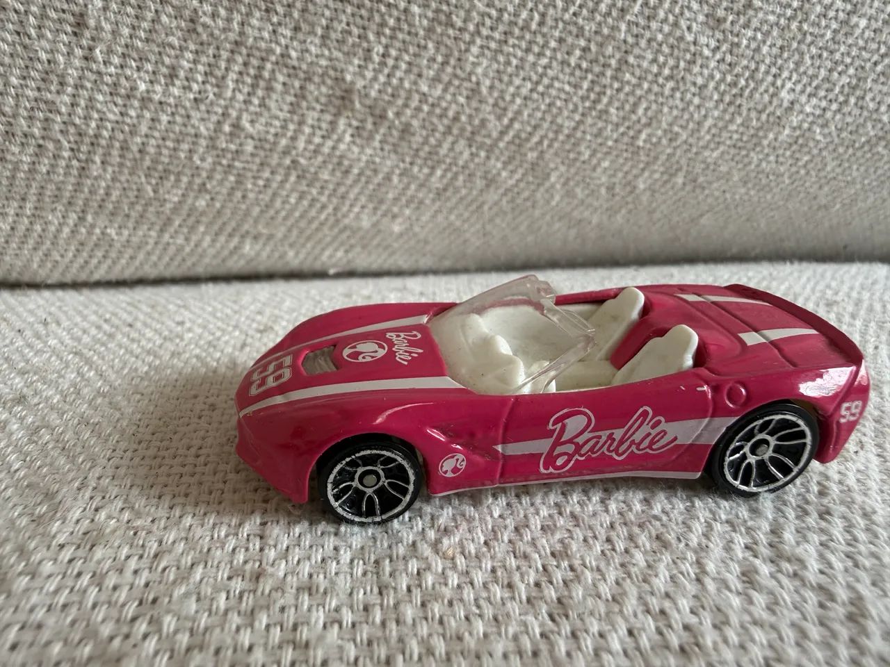 Carrinho Hot Wheels Barbie conversível