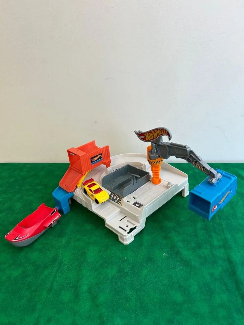 Pista hot wheels escape set shipyard