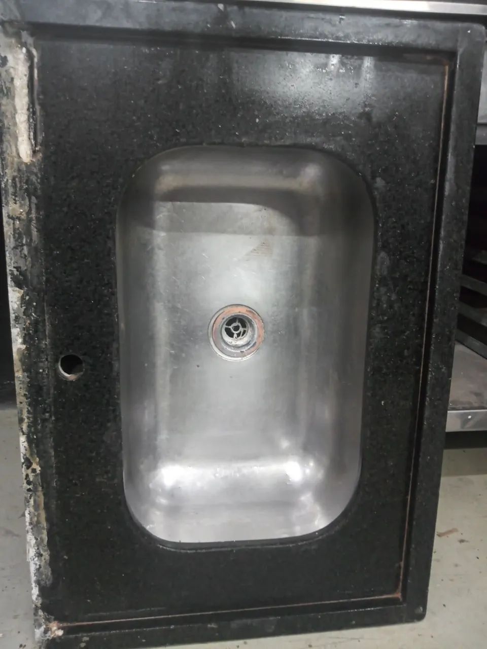 Pia de granito com cuba de inox  - Foto 2