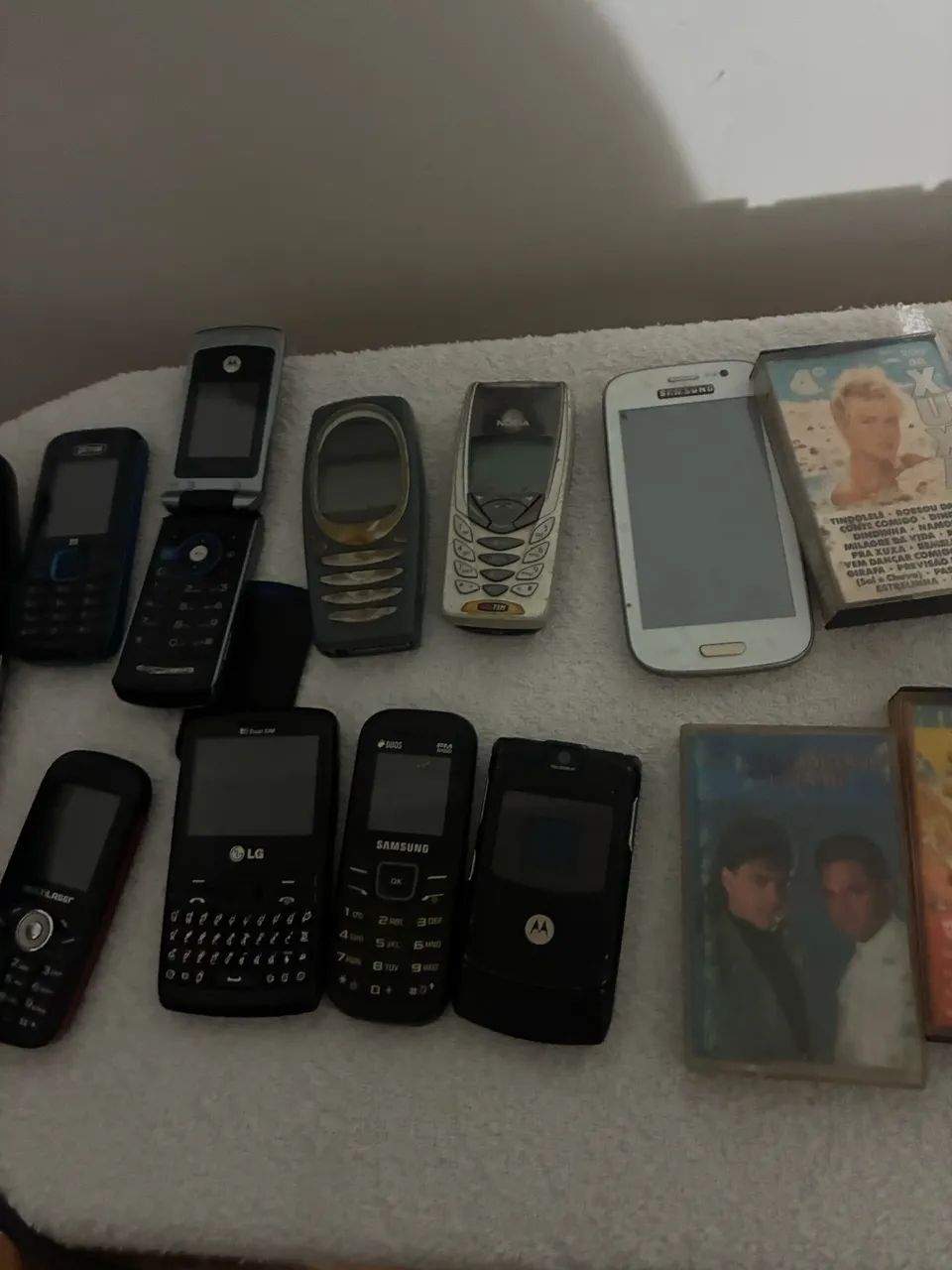 Fitas cassetes e celulares antigos  - Foto 5