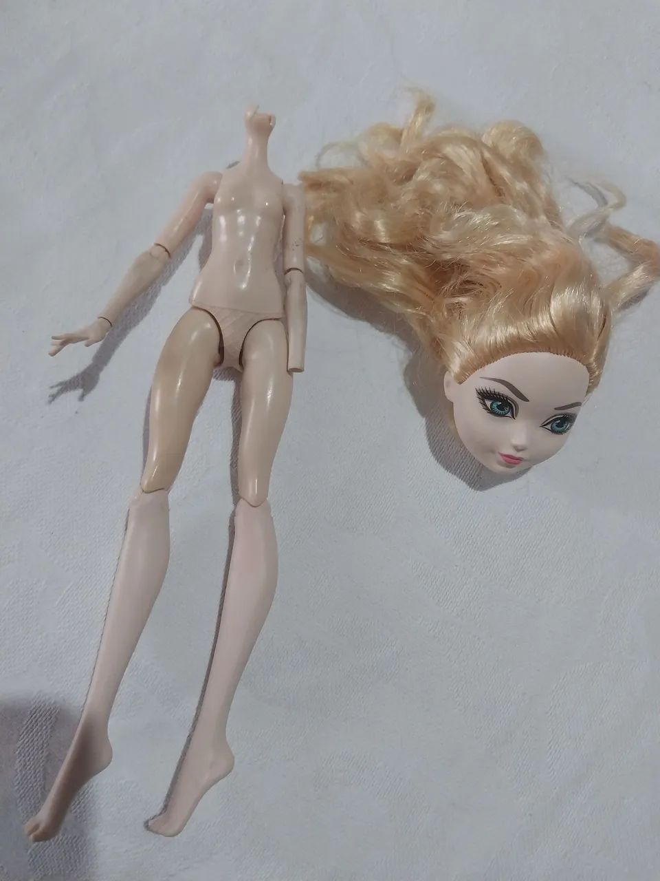 BONECA EVER AFTER HIGH 