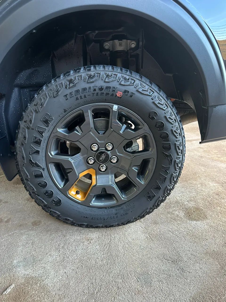 Pneus 235/65 R17 ORIGINAL 