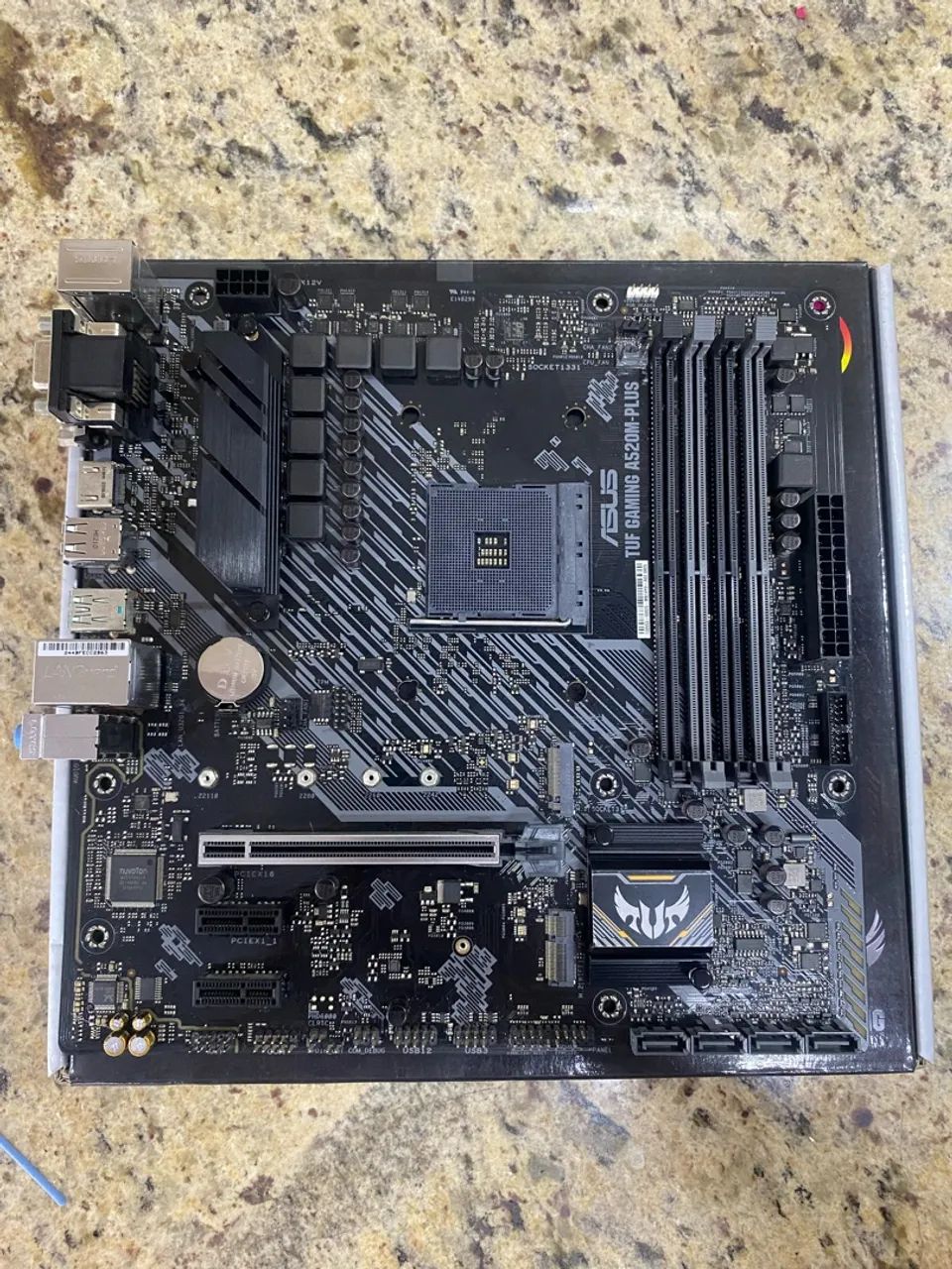  A520M Asus TUF Plus AM4 com Caixa