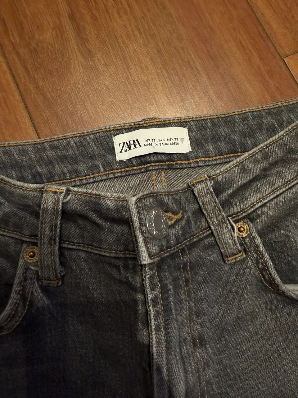 calça jeans zara cinza 38 - Foto 2