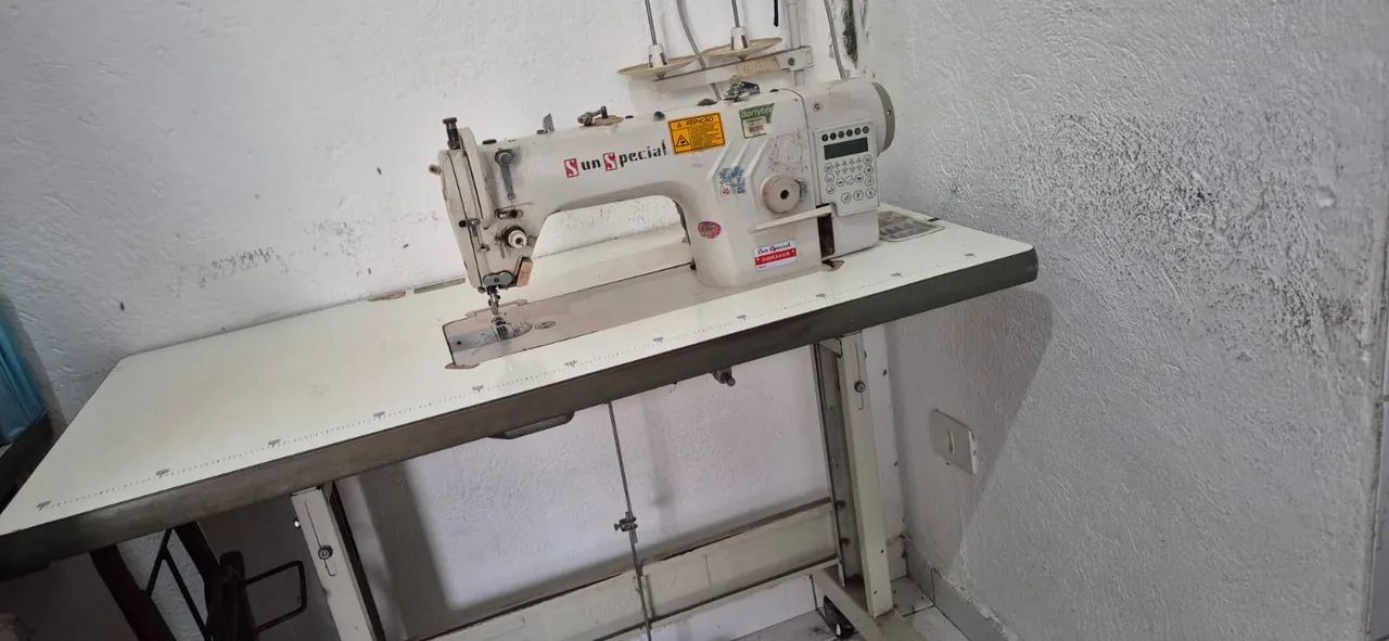 Máquina de costura SUN SPECIAL - com mesa 