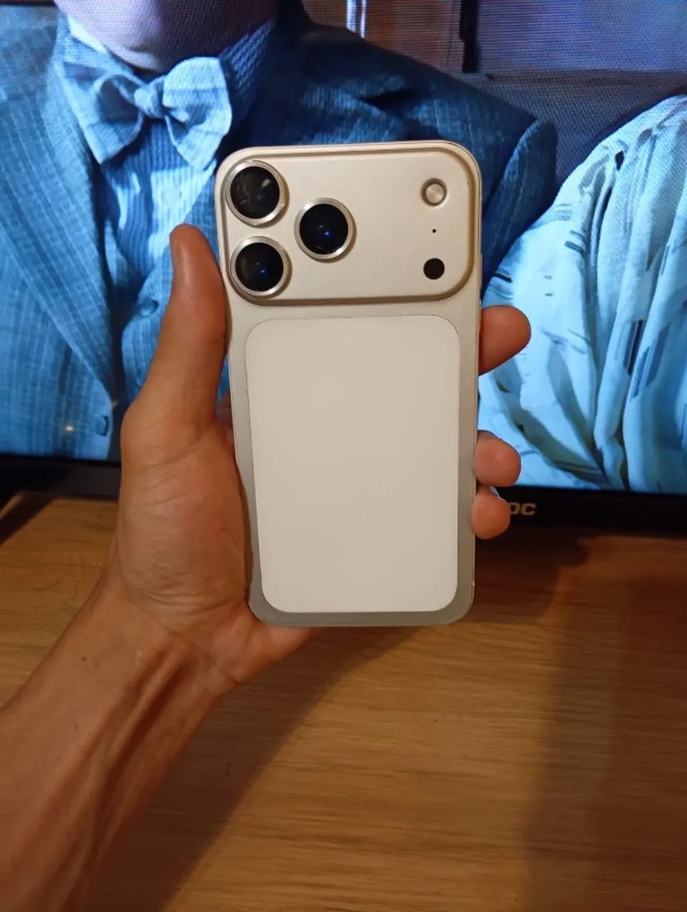 iPhone XR transformado em 17 64 GB