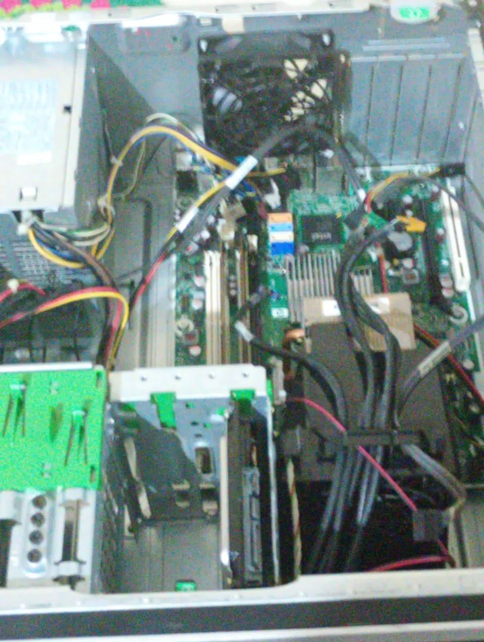 Computador Hp para retirada de peças ou levar ele todo.