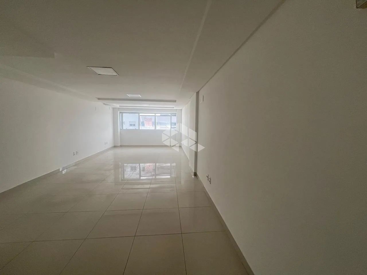 SALA COMERCIAL À VENDA COM 42 M² NO CANTO EM FLORIANÓPOLIS - Foto 3