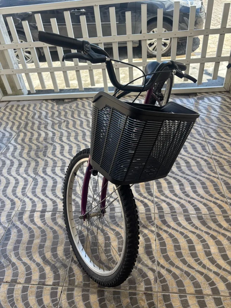 Bicicleta aro 24 lilás. Com cestinha - Foto 4