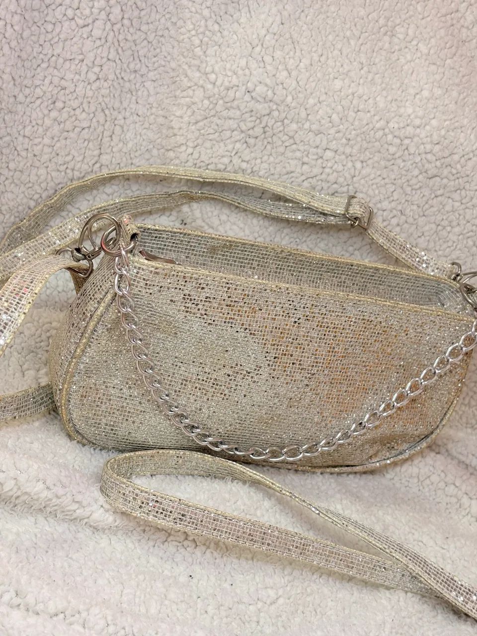 ROUPA, ÓCULOS, SALTO - Foto 2