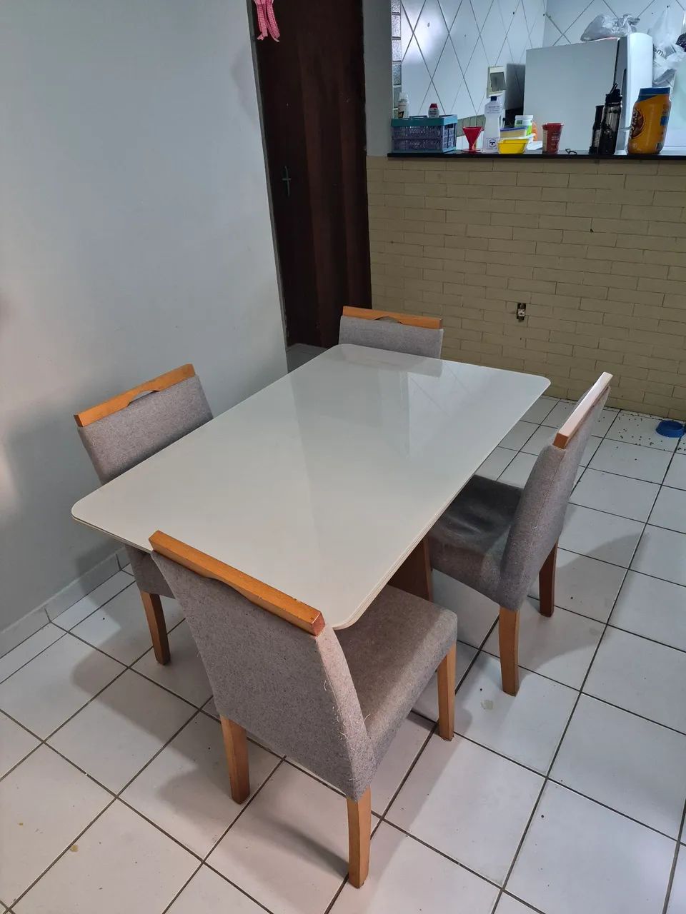 Mesa em MDF com vidro temperado 4 lugares  - Foto 4
