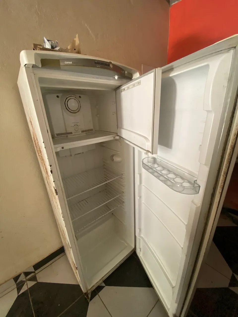 GELADEIRA BOM ESTADO PARA USO - Foto 4