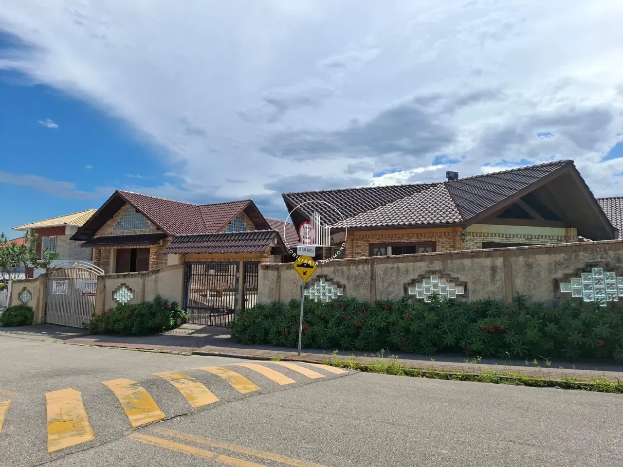 Casa 5 Quartos com 3 Suítes e 306m² - Itaguaçu - Foto 2