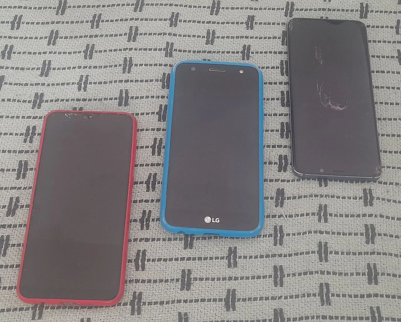 Celulares com defeito e acessórios