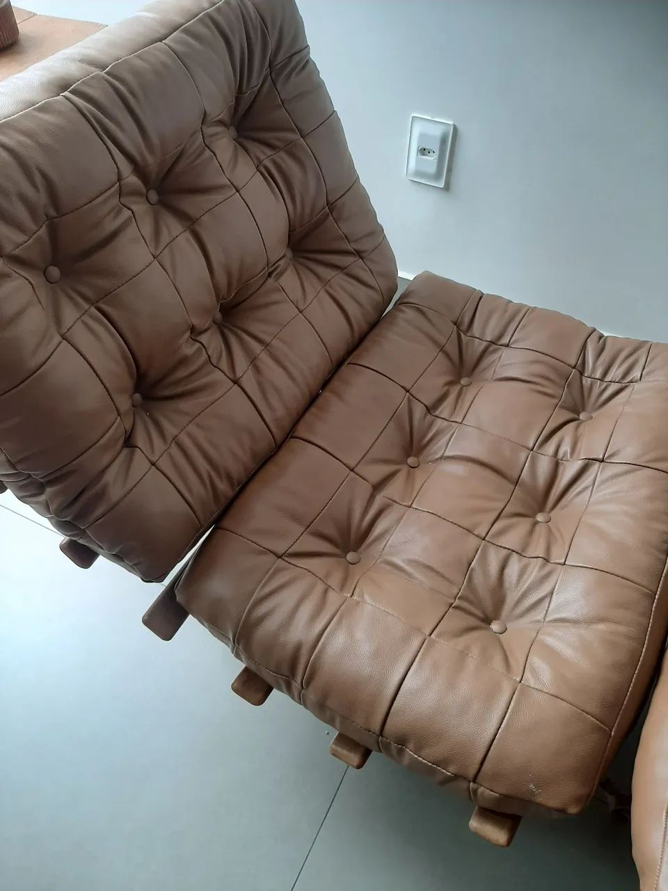poltrona e puff de couro legítimo  - Foto 2