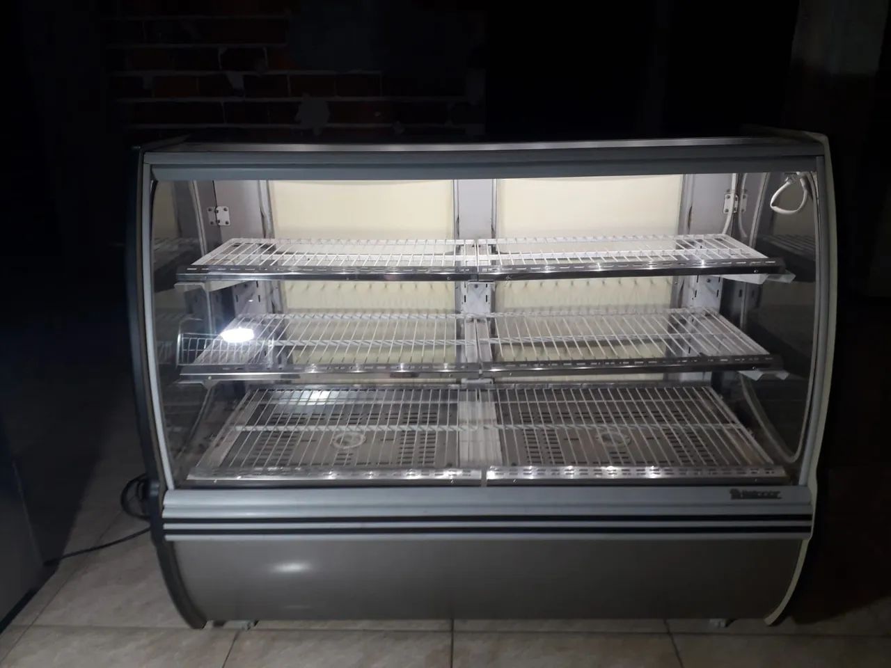 Vitrine de padaria duas quentes e duas secass