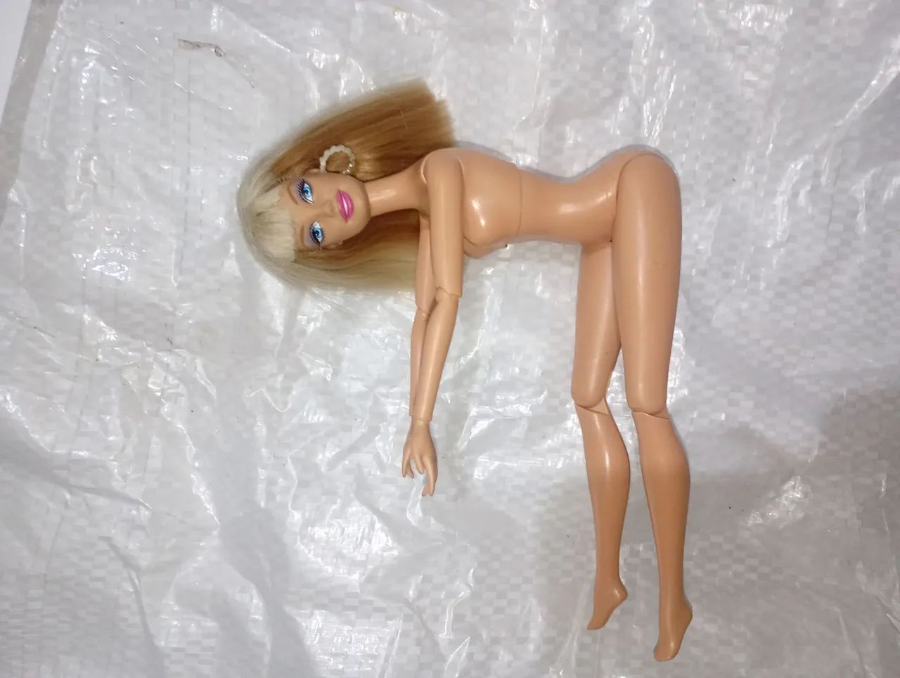 Boneca Barbie artuculada cabelo cortado  - Foto 5