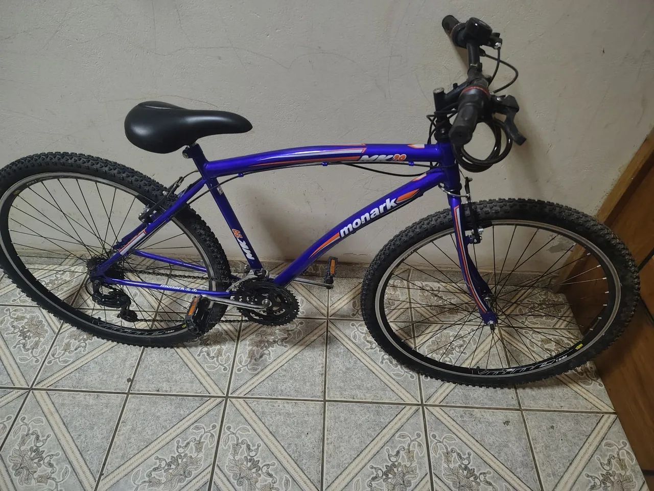 BICICLETA MONARK MK ARO 29 AZUL COBALTO 2018 USADA COM TRANCA E CHAVE - Foto 2