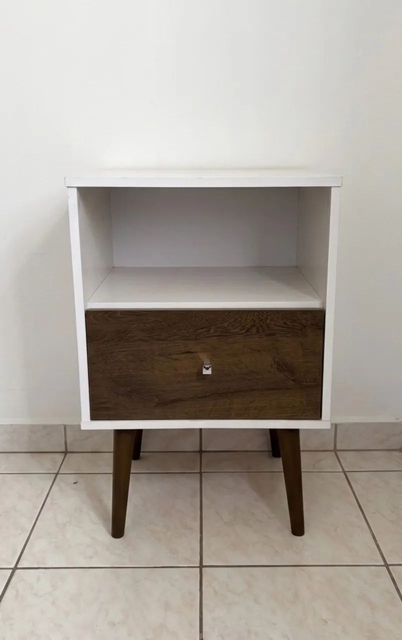 Criado mudo - Mesa de cabeceira