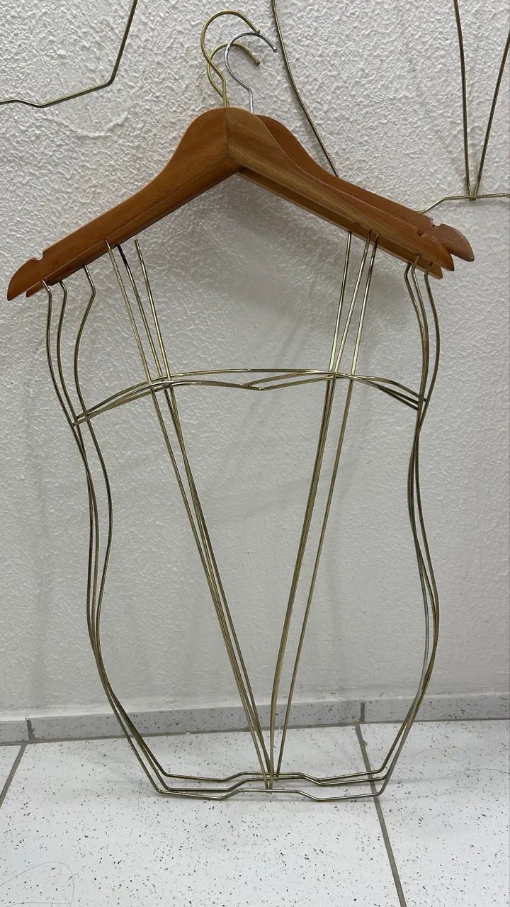 20 Cabides Silhueta para Loja - R$ 200 - Foto 4
