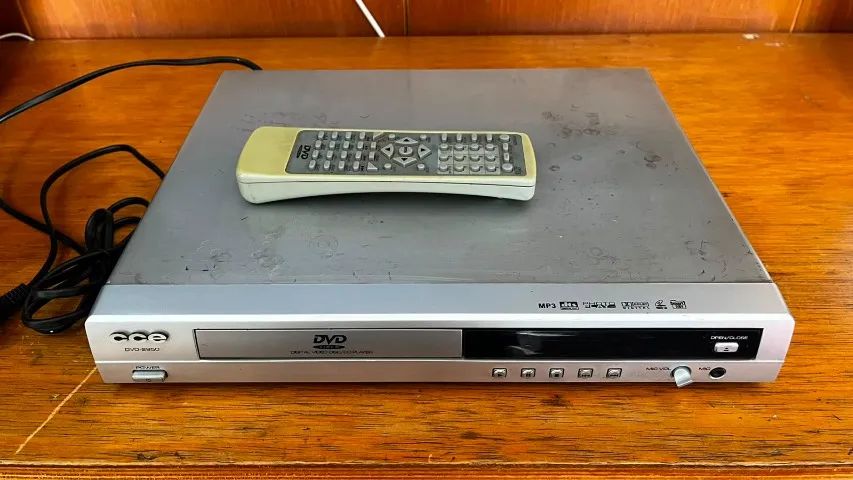DVD Player CCE com Controle - Usado