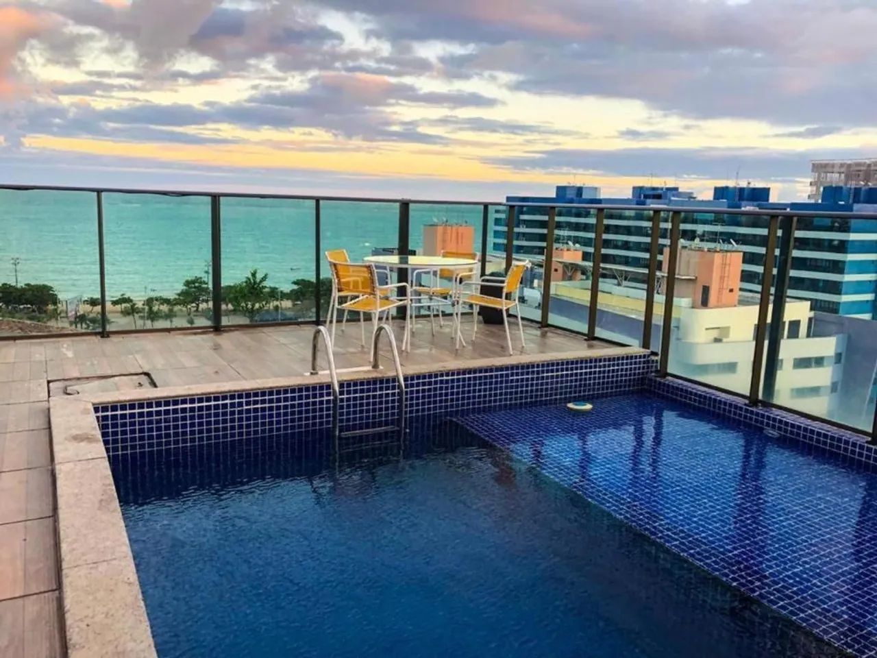 Mobiliado na Pajuçara lazer com piscina