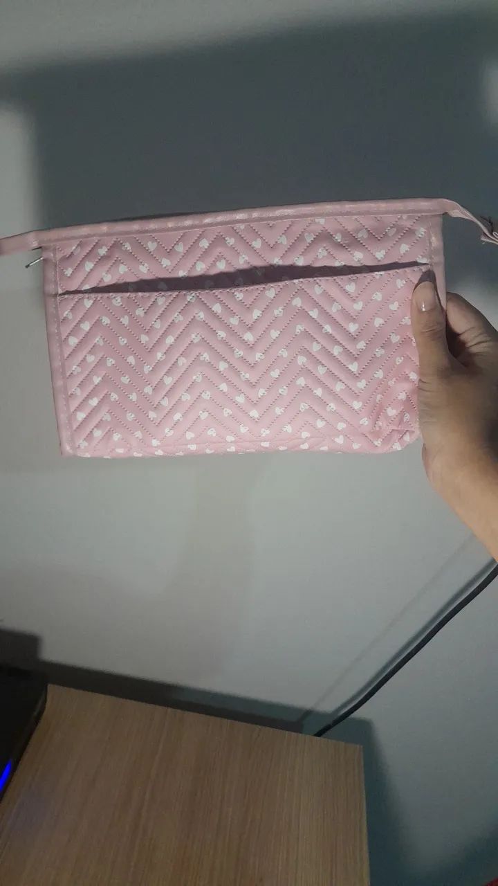 Necessaire Rosa com corações brancos