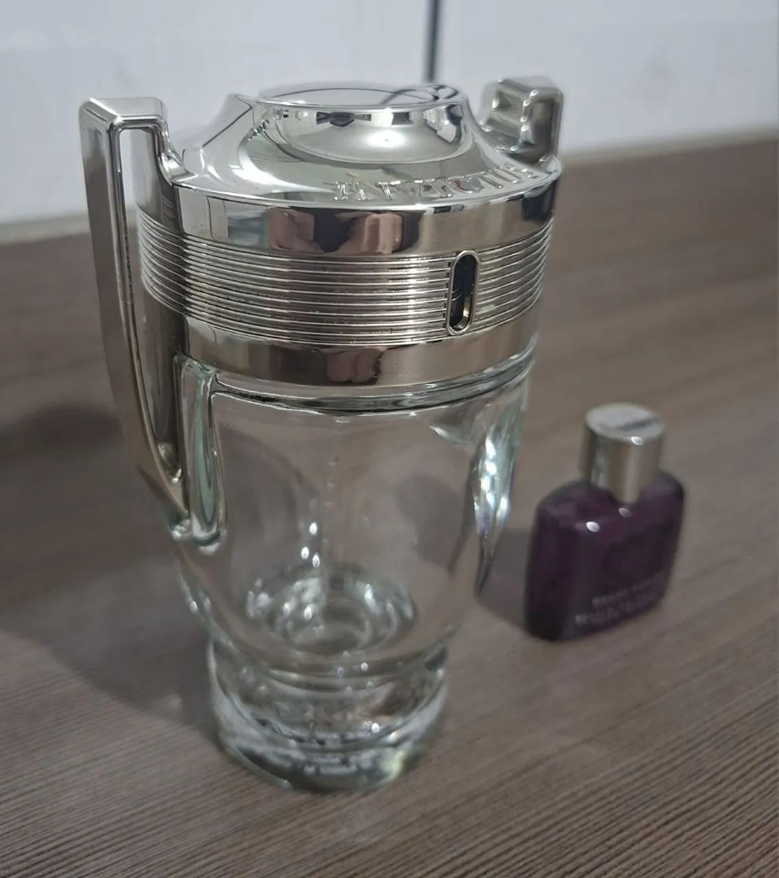 Frascos de Perfumes VAZIOS (INVICTUS PACO RABANNE E GUCCI GUILTY ELIXIR DE PARFUM)