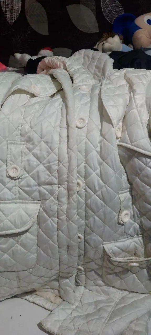 Jaqueta camuflada e casaco cada um r$ 100